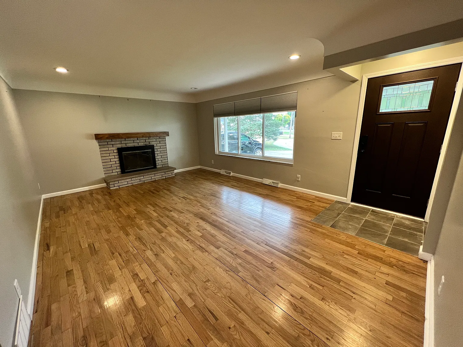 2630 Whitemore Pl — Photo 3
