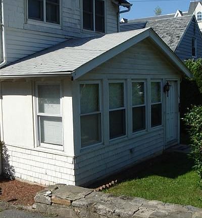 4th image of 307 Stanley Ave