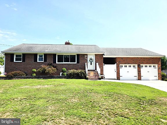 2nd image of 1705 S Riding Ln