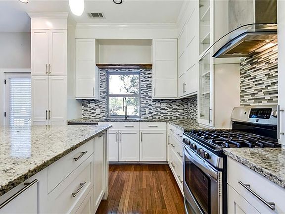 4th image of 2209 Curtis Ave #A