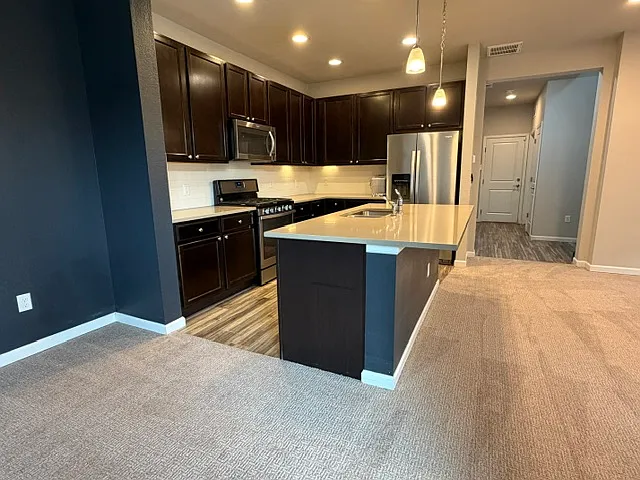 3 bed, 2.5 bath, 1847 sqft, $3,395 — Photo 2