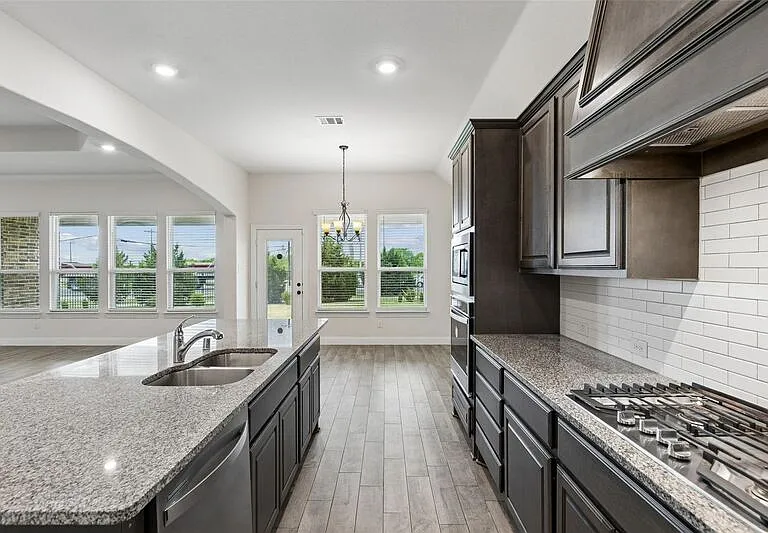 2513 Loudon St W — Photo 10