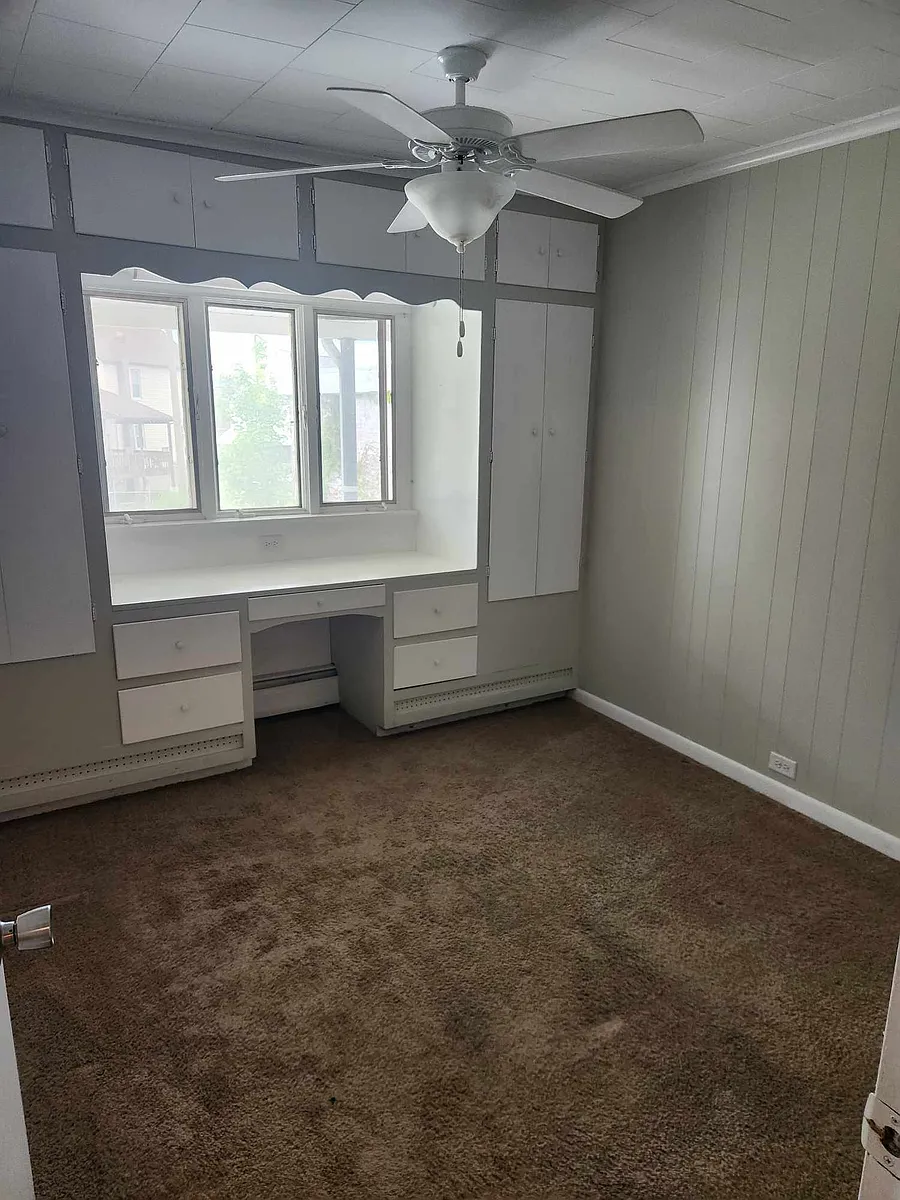 Building Photo - 145 E Elm St #1