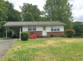 565 Red Brush Rd, Mount Airy, NC 27030