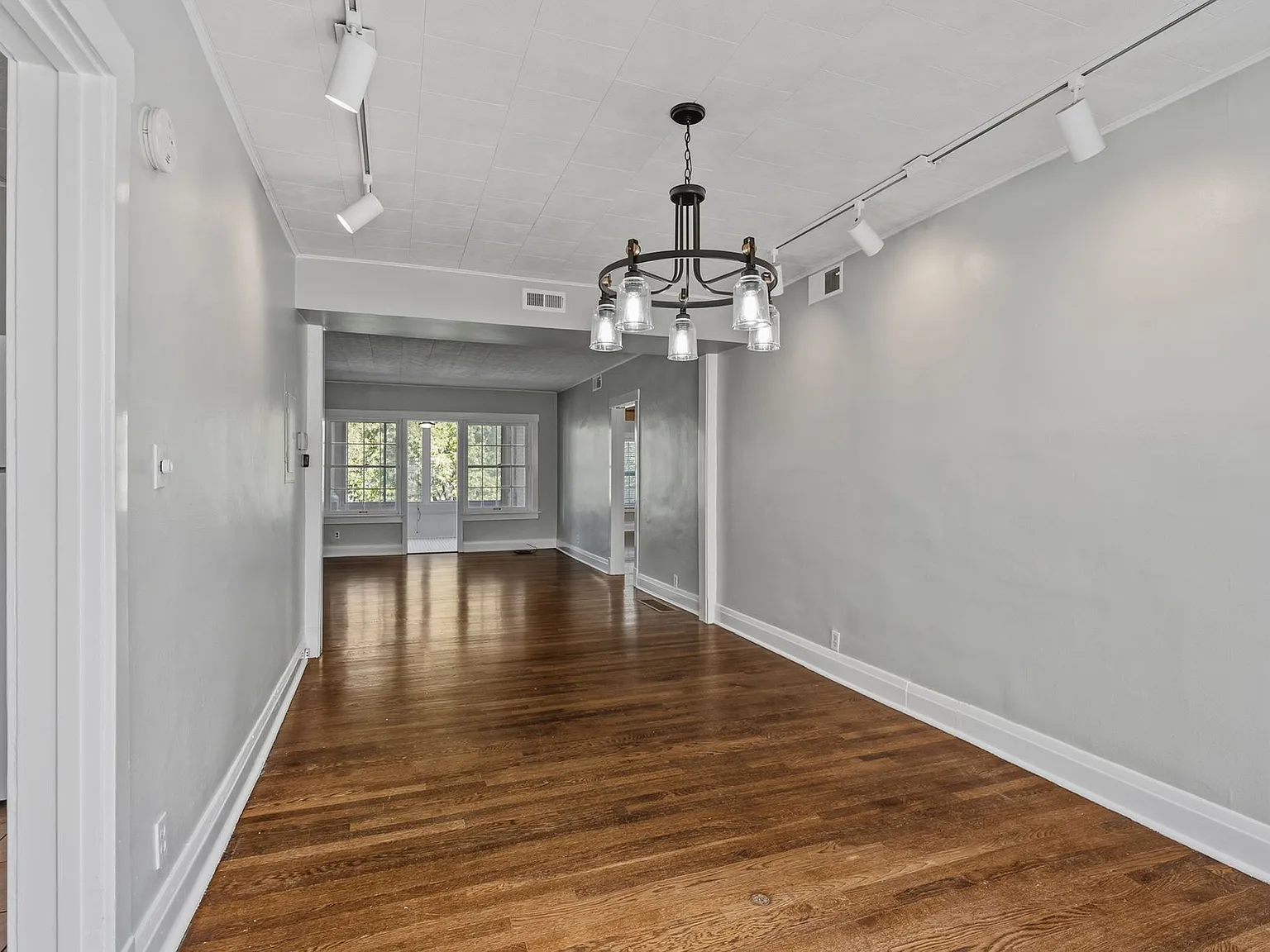 3 bed, 1450 sqft, $2,250 — Photo 2