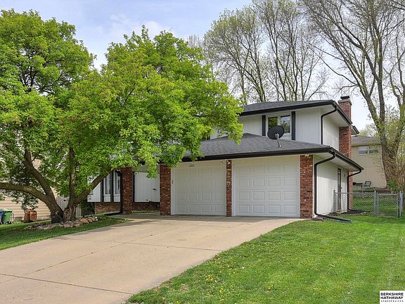 2nd image of 3201 Leawood Dr