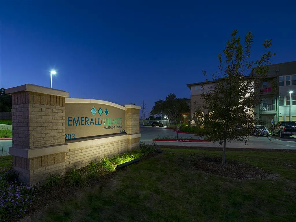 Emerald Village — Photo 4