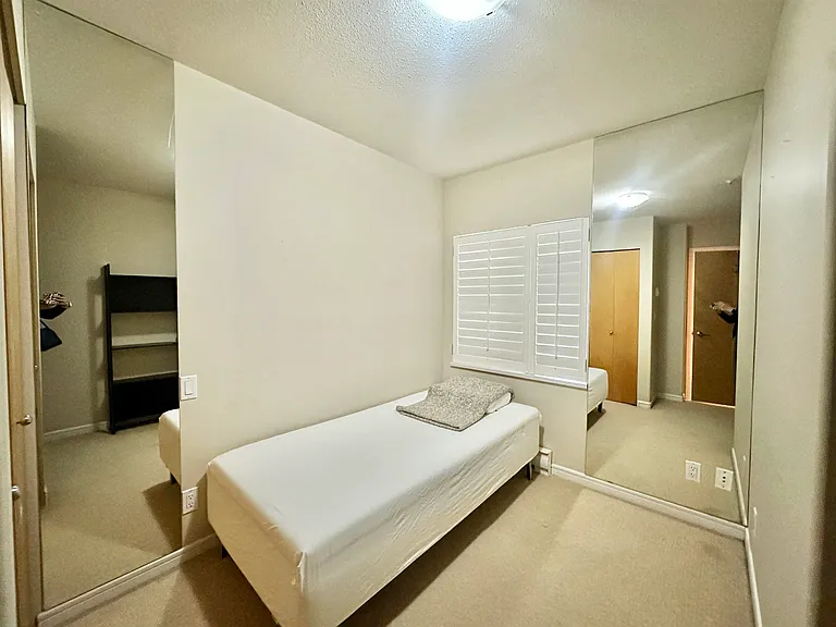 2688 Vine St — Photo 19