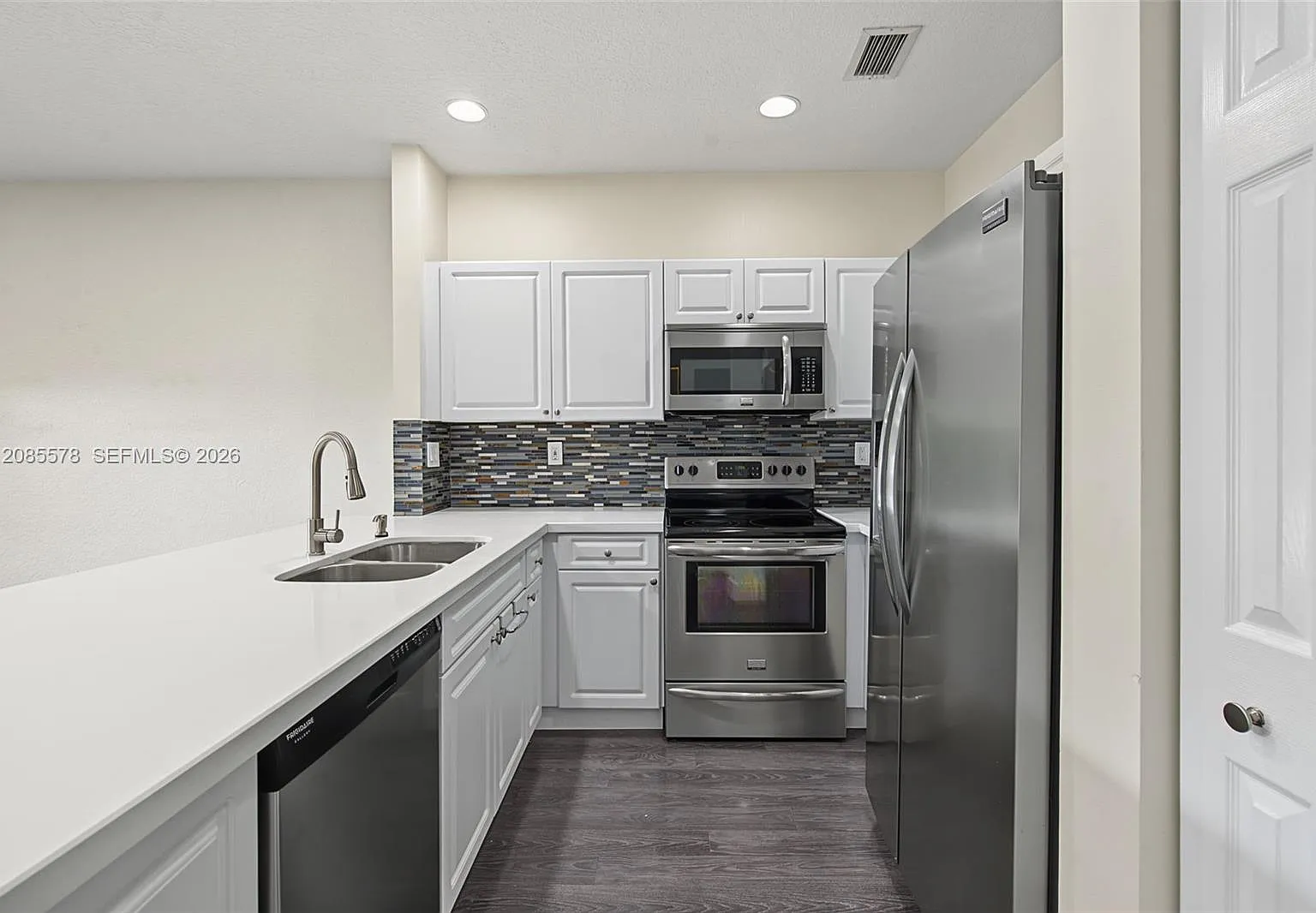 Las Brisas At Doral Condo — Photo 3