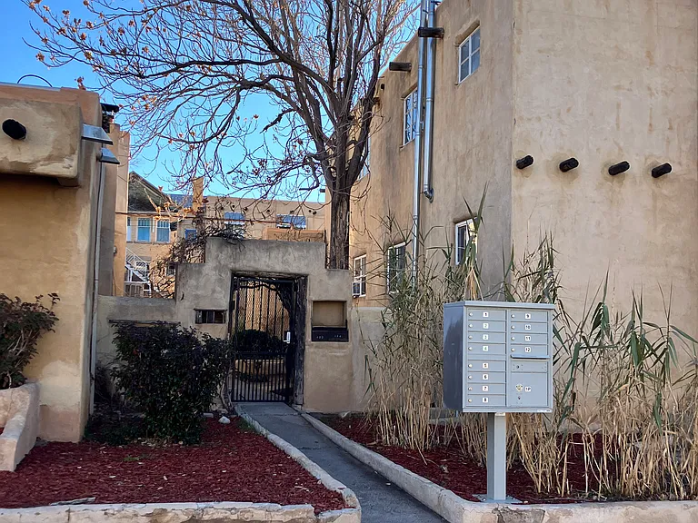 114 Mesa St SE #114 — Photo 1