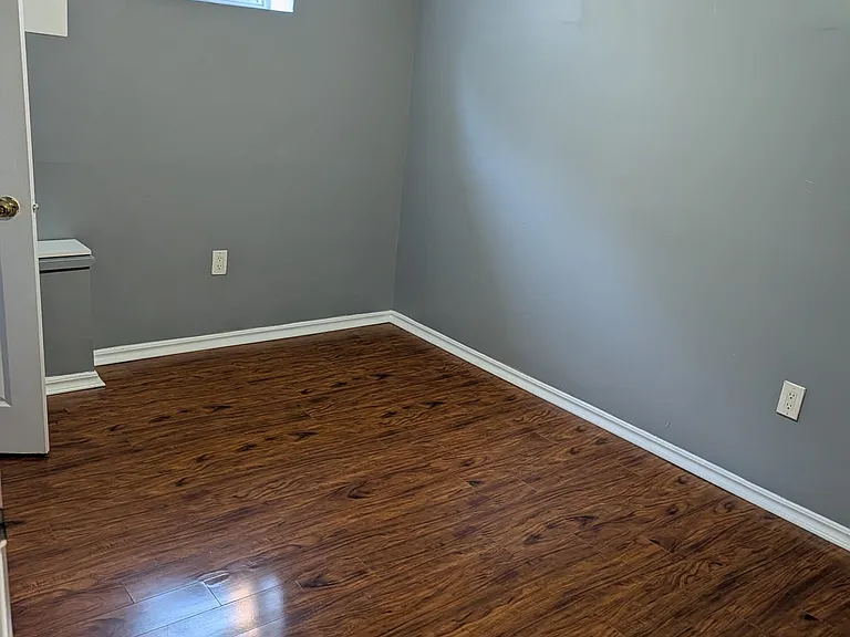 163 McMurchy Ave S #BASEMENT — Photo 12