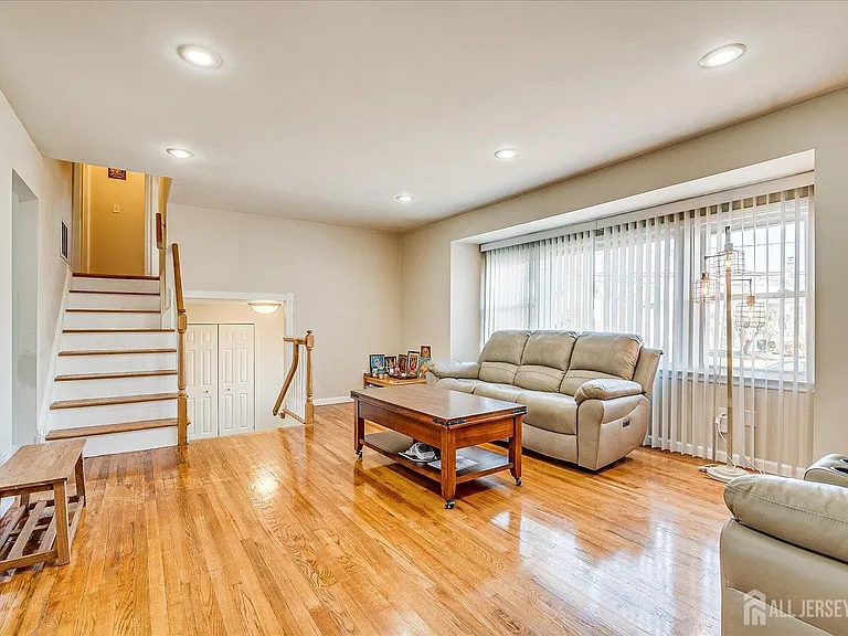 79 Beechwood Ave — Photo 8