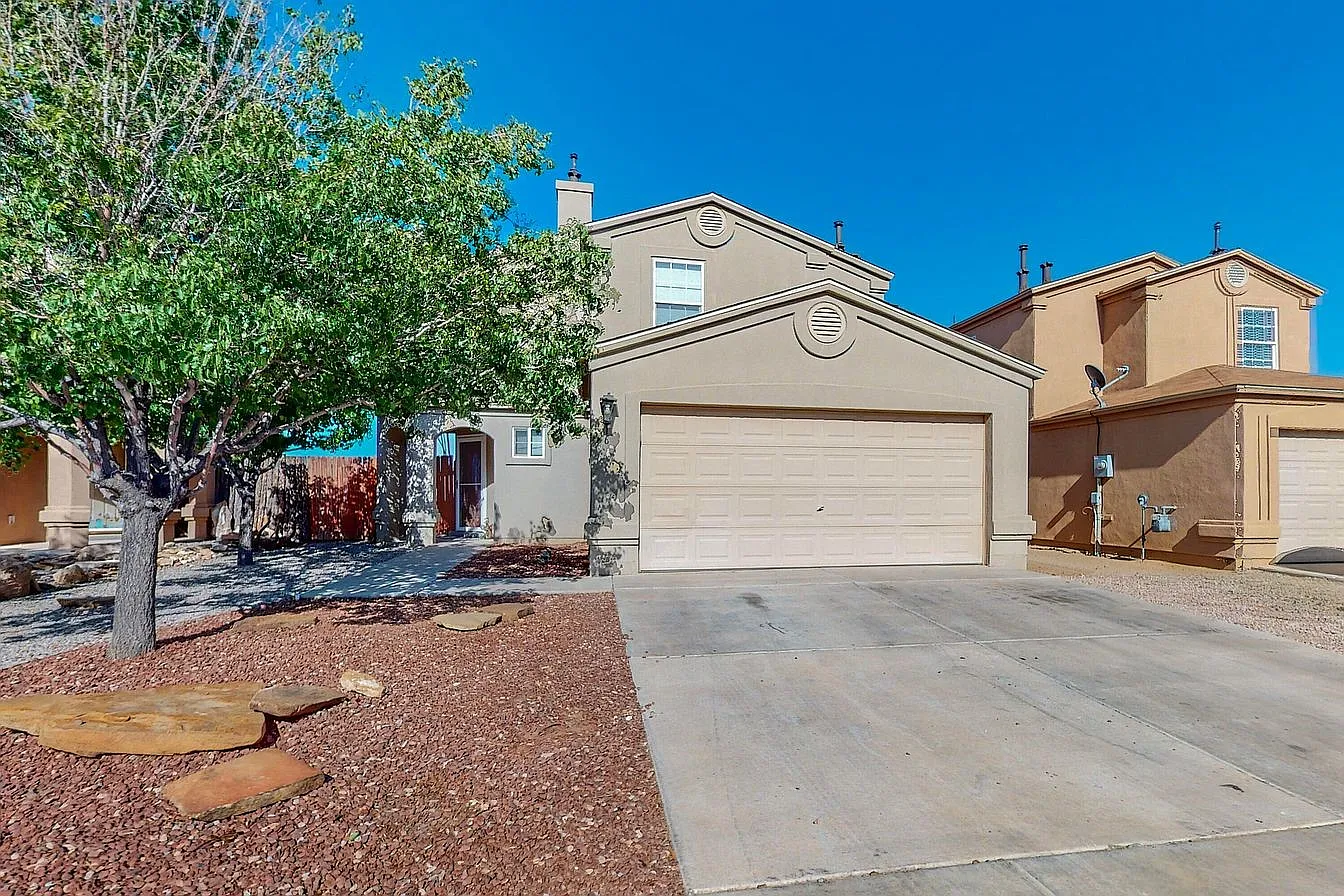 3 bed, 1377 sqft, $2,300 — Photo 2