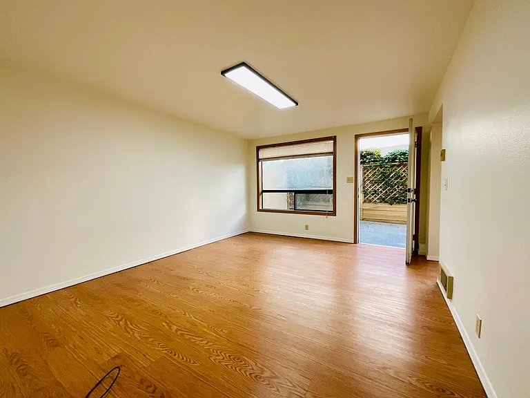 5409 Ivanhoe Pl NE — Photo 8
