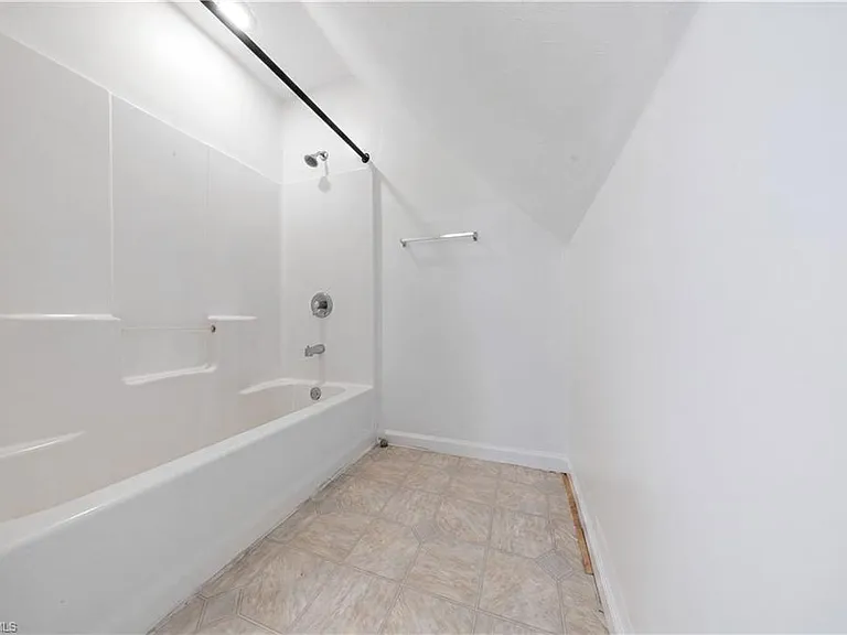 250 Leawood Cir — Photo 29