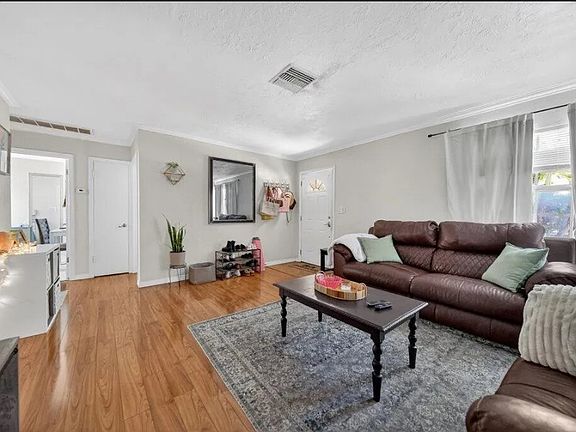 5th image of 2427 NE Center St