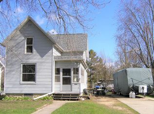 639 E Oak Grove St, Juneau, WI 53039