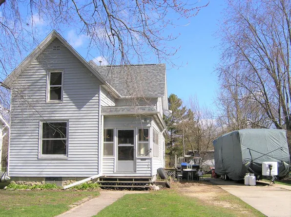 639 E Oak Grove St, Juneau, WI 53039
