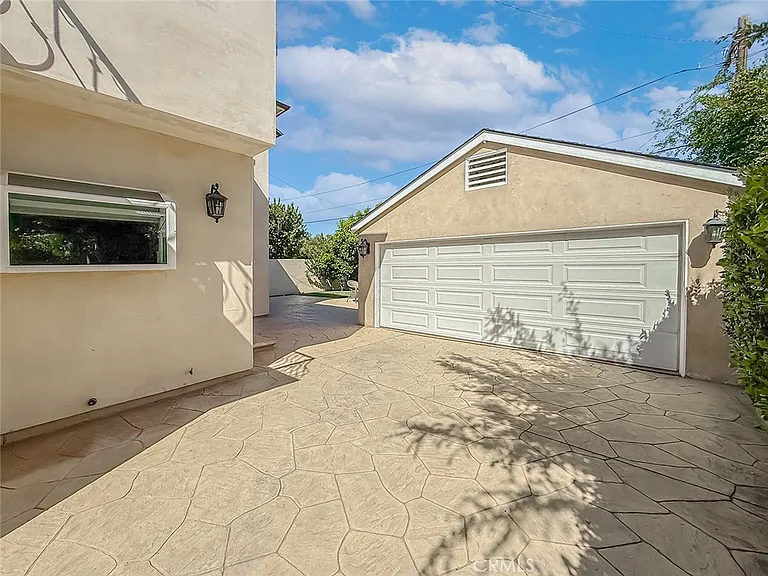 5960 Balcom Ave — Photo 55
