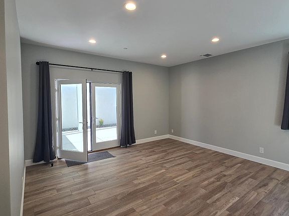 5th image of 9853 Wheatland Ave