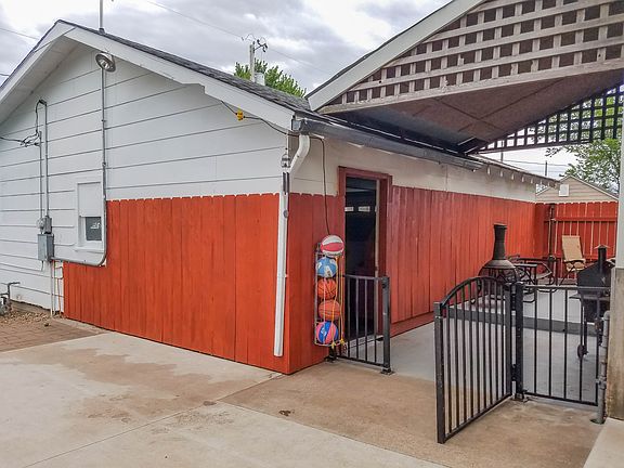 5th image of 302 Champa St