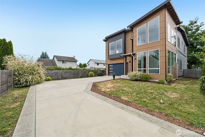 2nd image of 121 Palisades Place
