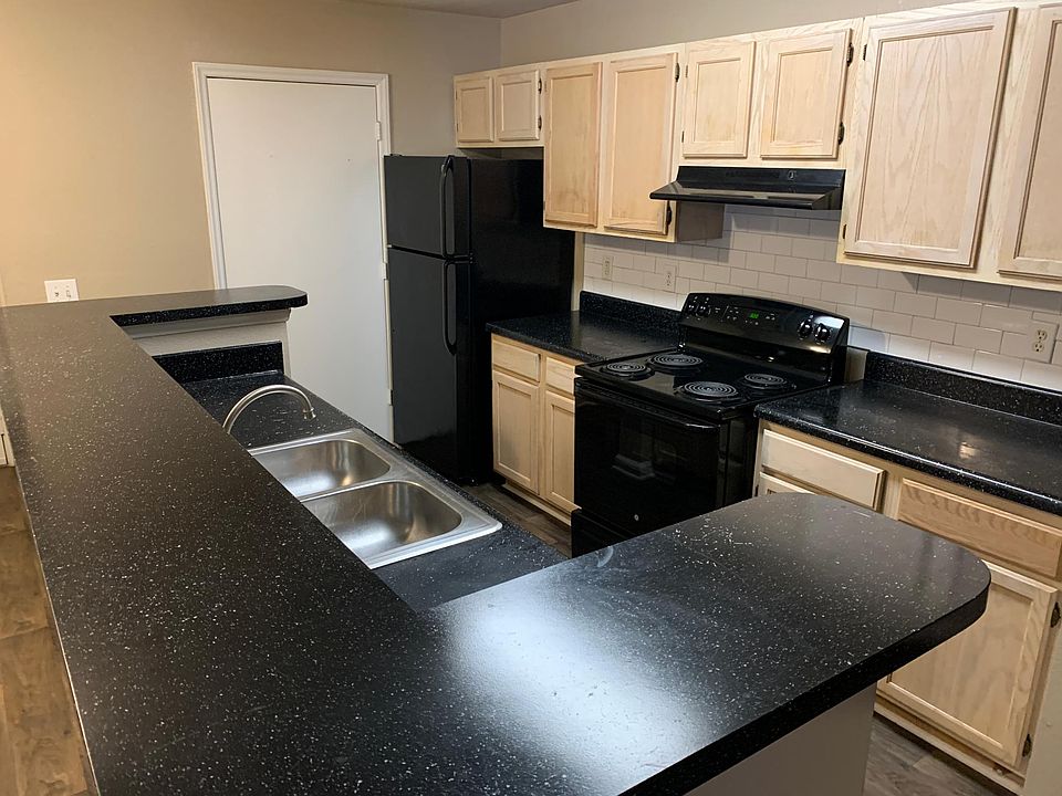 1st image of 213 Southpoint Crossing Dr