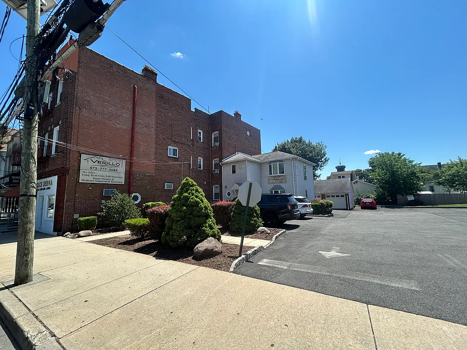 657 Van Houten Ave #3
