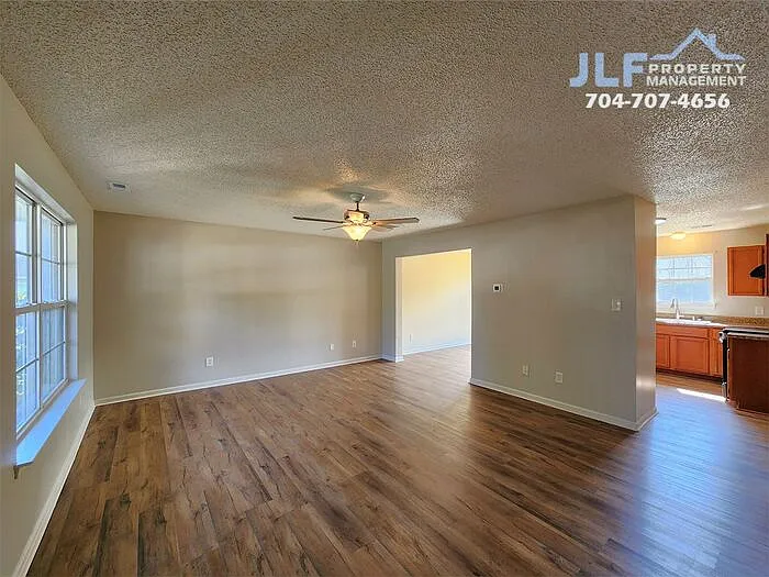3 bed, 2.5 bath, 1665 sqft, $1,750 — Photo 2