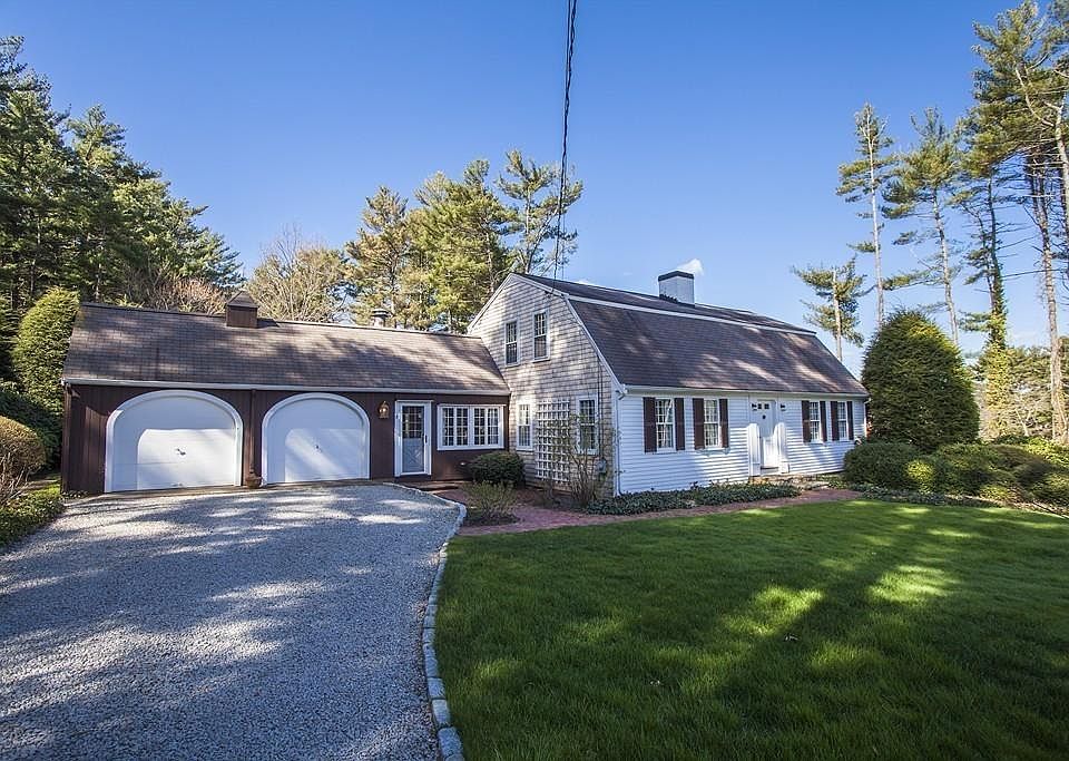 2nd image of 8 Captains Hill Rd