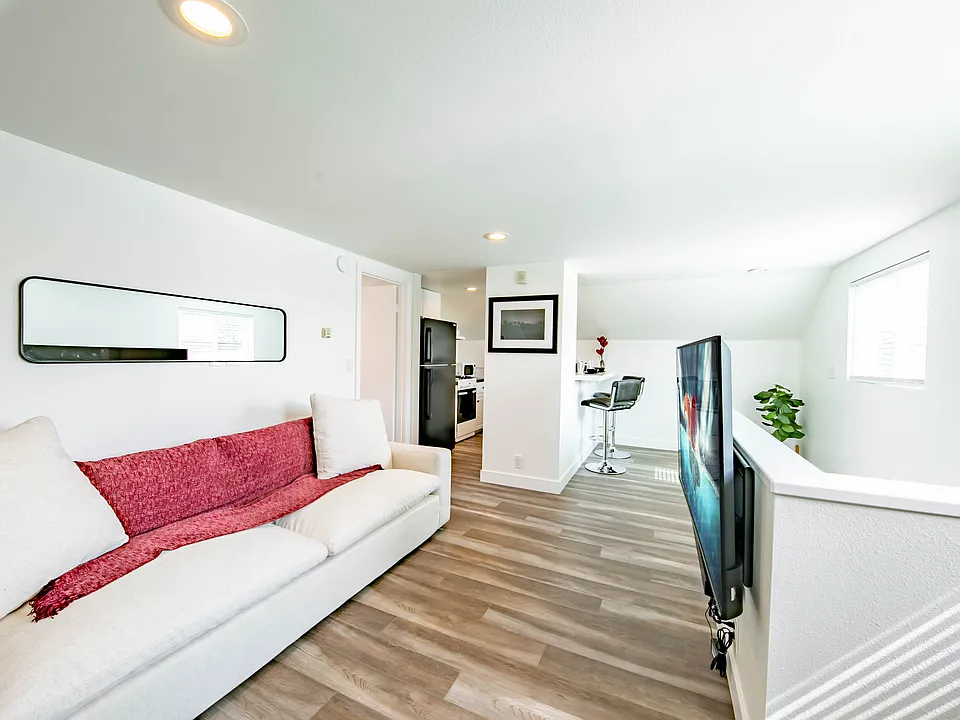 1155 Paularino Ave #4