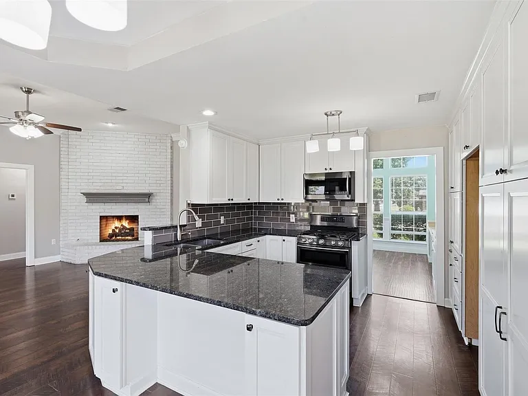 410 Roundabout Dr — Photo 13