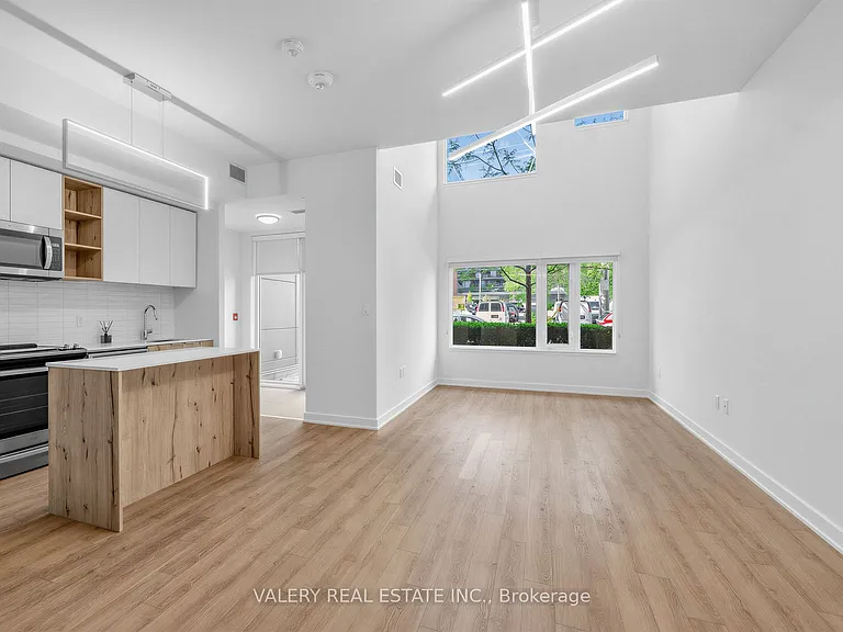 39 Niagara St #125 — Photo 1
