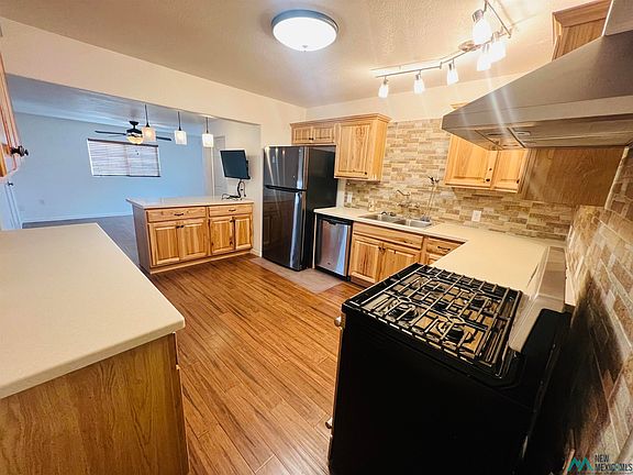 4th image of 1405 W Avenue V