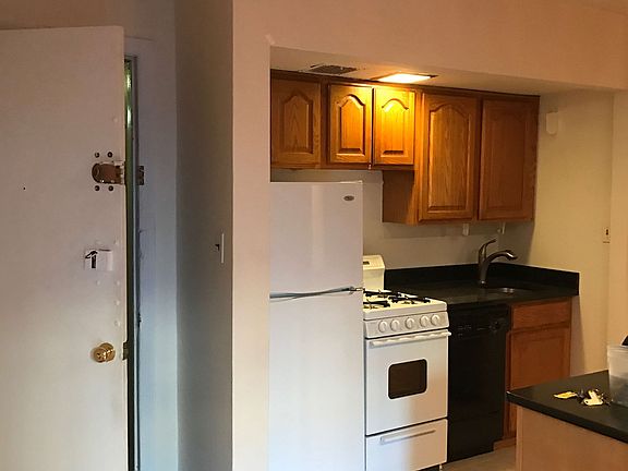 5th image of 571 5th St APT 1B