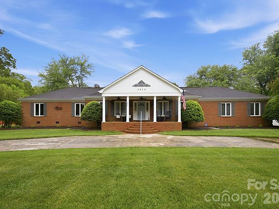 5th image of 1215 Hillside Dr