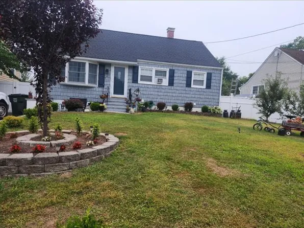 113 S McKinley Ave, Iselin, NJ 08830