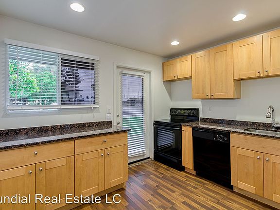 5th image of 3001 N 22nd St APT 01