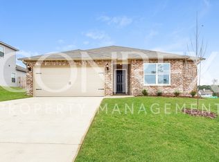 220 Camden Park Ave, Calera, AL 35040