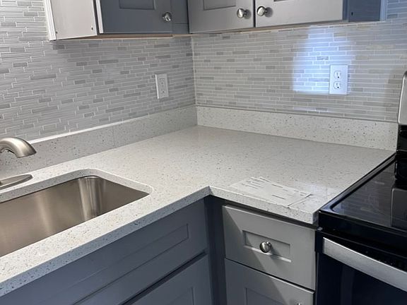 3rd image of 322 Ashlawn Dr APT 4
