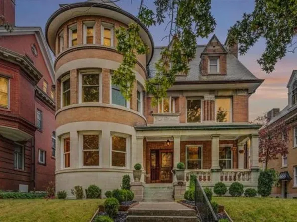 4361 Westminster Pl, Saint Louis, MO 63108