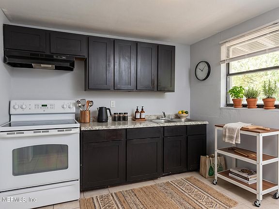 4th image of 1598 W 33RD Street