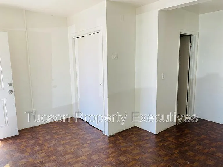 2411 S 6th Ave #12 — Photo 5