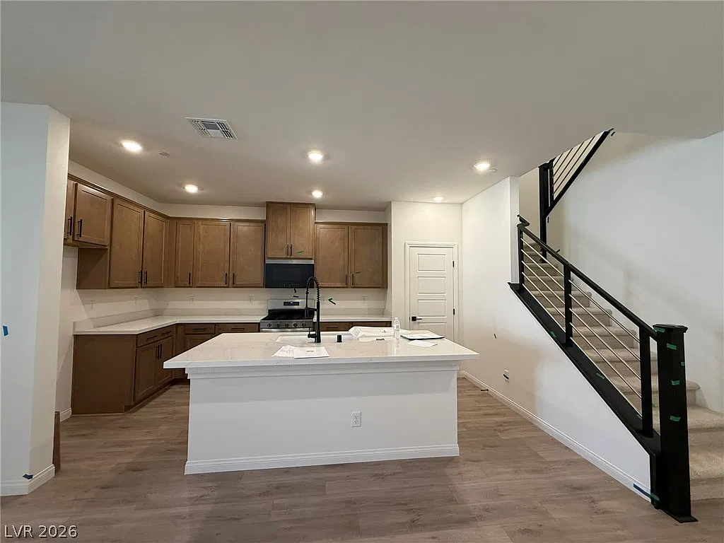 3 bed, 2.5 bath, 1675 sqft, $2,300 — Photo 2