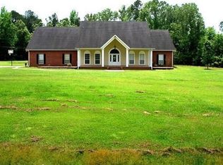 2860 Lake Lowndes Rd, Columbus, MS 39702