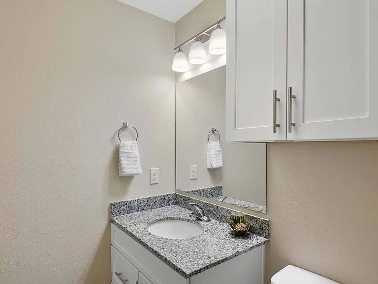 Icon Apartments — Photo 11