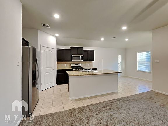 5th image of 808 Hutchins Dr
