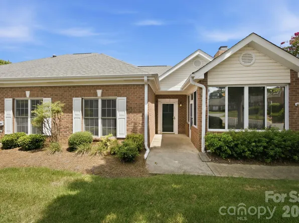 8528 Highland Glen Dr, Charlotte, NC 28269