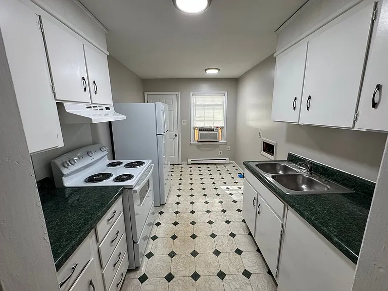 3436 Washburn Ave — Photo 2