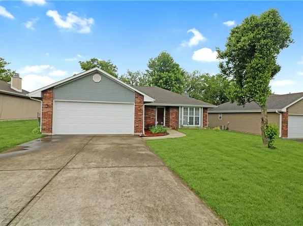 1201 Fox Run Dr, Warrensburg, MO 64093